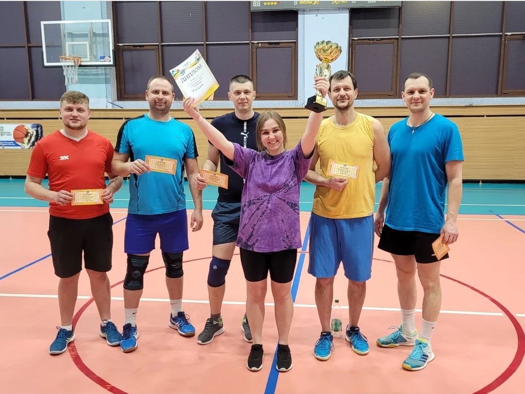 Первое место в турнире по волейболу